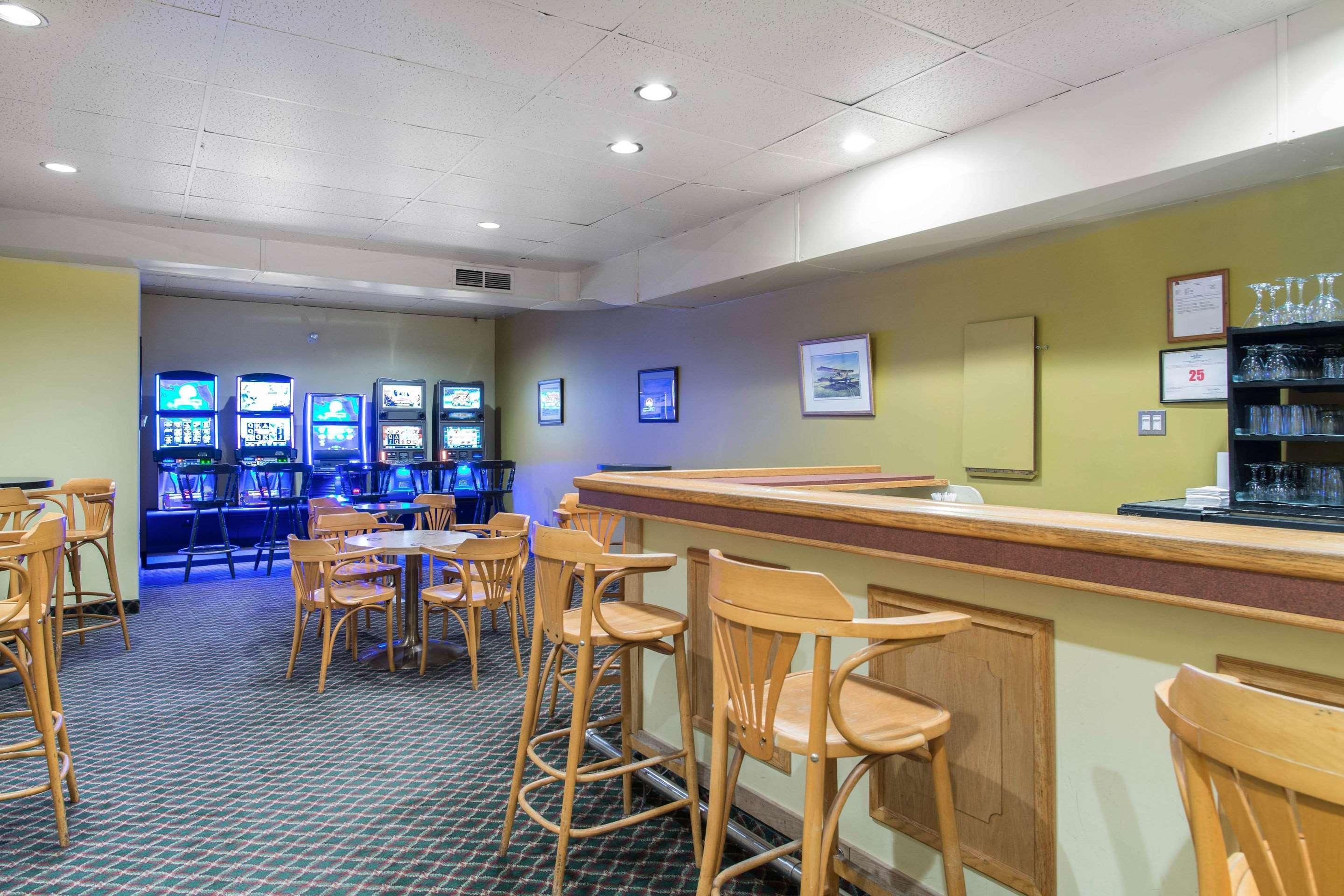 Quality Hotel & Suites Gander Exterior photo